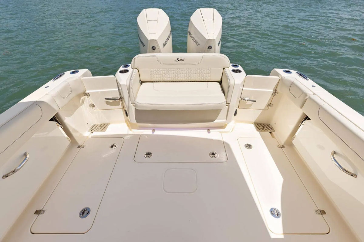 scout 288 dorado cockpit