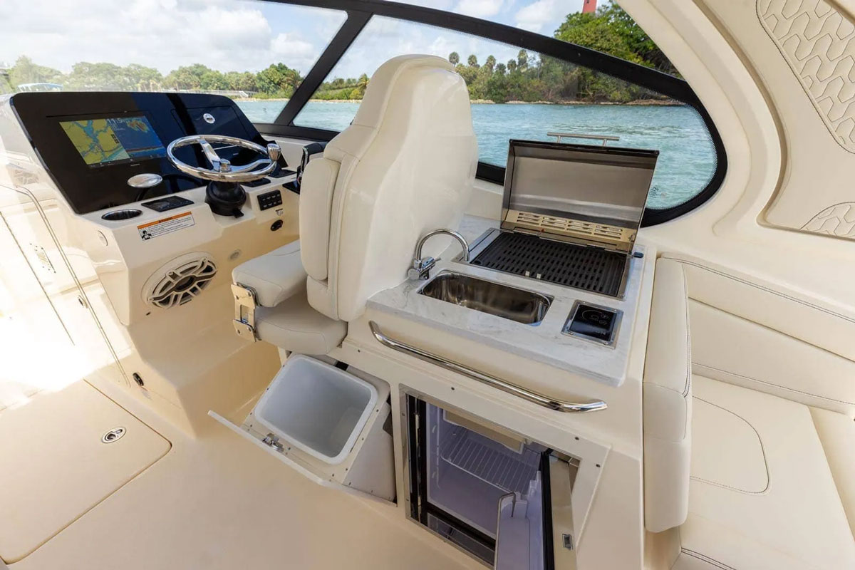 scout 288 dorado wet bar